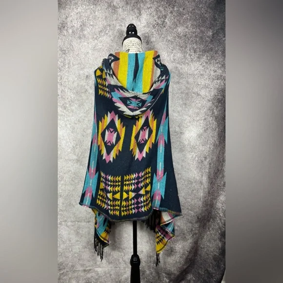 Southwestern Style Geometric Patterned Shawl/Button Closure Fringe Size OS - Picture 4 of 9